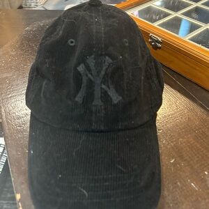 Black Corduroy Cap Yankees logo one size